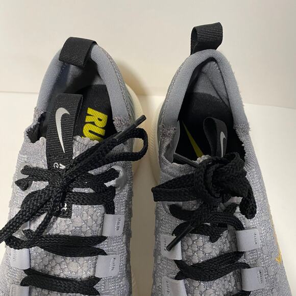 Nike Women's React Escape Run Flyknit Shoes Sneakers Grey Size 7 Active Like New - Picture 8 of 9